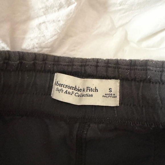 Abercrombie Quilted Charcoal Gray Jogger Bottoms - Picture 3 of 5